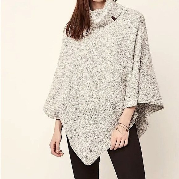 NWT Roots Black Snowy Fox Poncho, OS ($80 USD Retail) - Picture 1 of 9